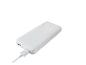 Batterie externe blanche avec câble USB connecté et indicateurs de charge.
