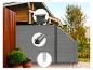 Grijze tuinafscheiding met houten bekleding en constructiedetails.