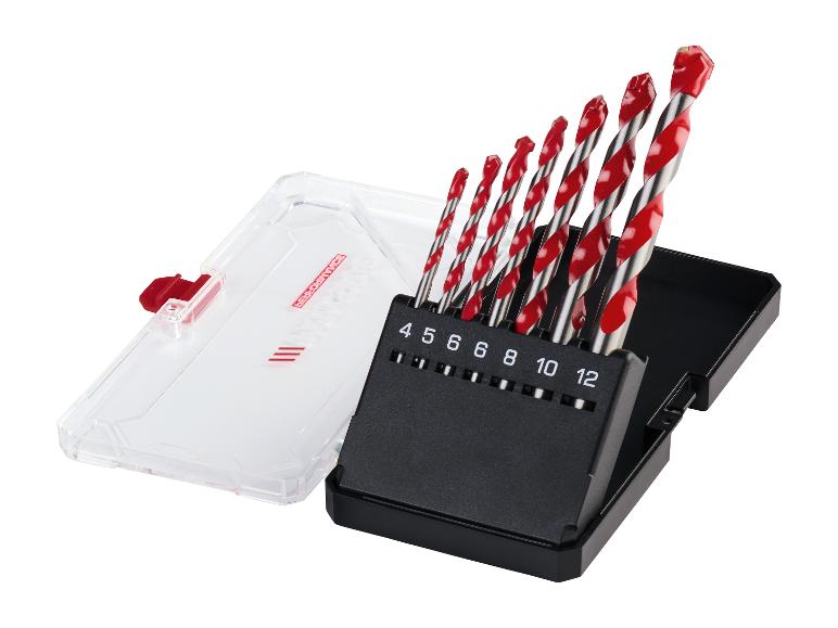 Een set van 7 rode en zilveren boortjes met een plastic opbergdoos.