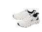Une paire de chaussures de sport blanches avec des détails noirs.