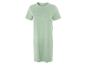 Een lichtgroene t-shirtjurk.