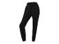 Zwarte joggingbroek.