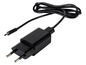 Een zwarte USB-lader met een stekker en een snoer.