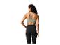 Femme en brassière de sport et legging, de dos
