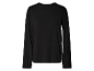 Un pull noir à manches longues en tricot.