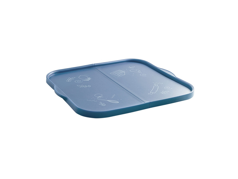 Un plateau pliable bleu avec des images de gâteau, de citron et de pâte.