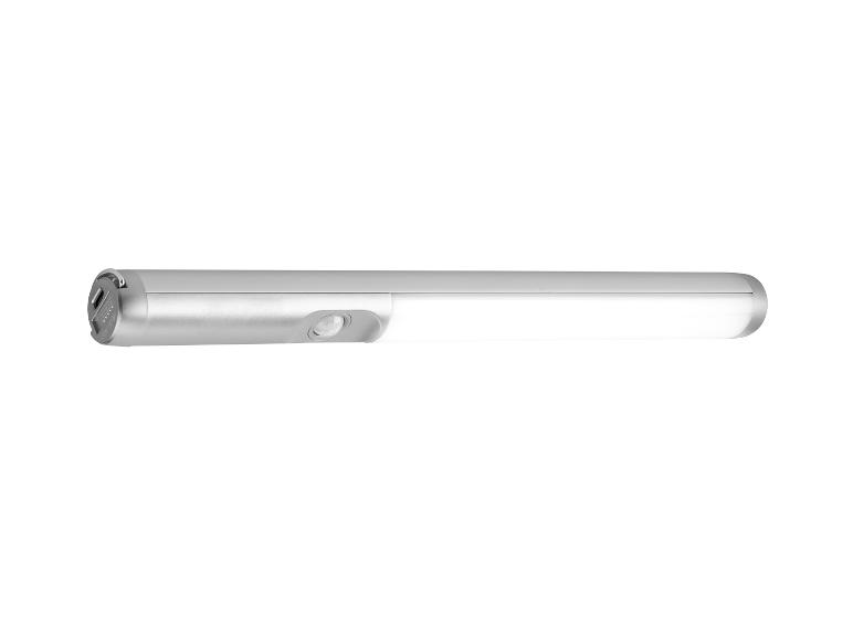 Een zilverkleurige LED-lamp met bewegingssensor.