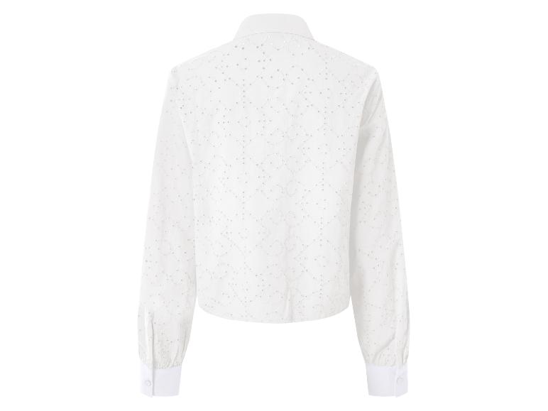 Chemisier blanc femme à manches longues avec broderie anglaise, vue de dos.