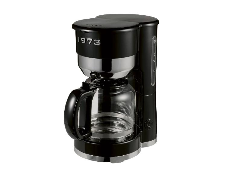 Een zwarte retro koffiezetapparaat uit de jaren 70.