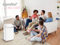 Een groep vrienden geniet van een ontspannen moment met een Comfee airconditioner.