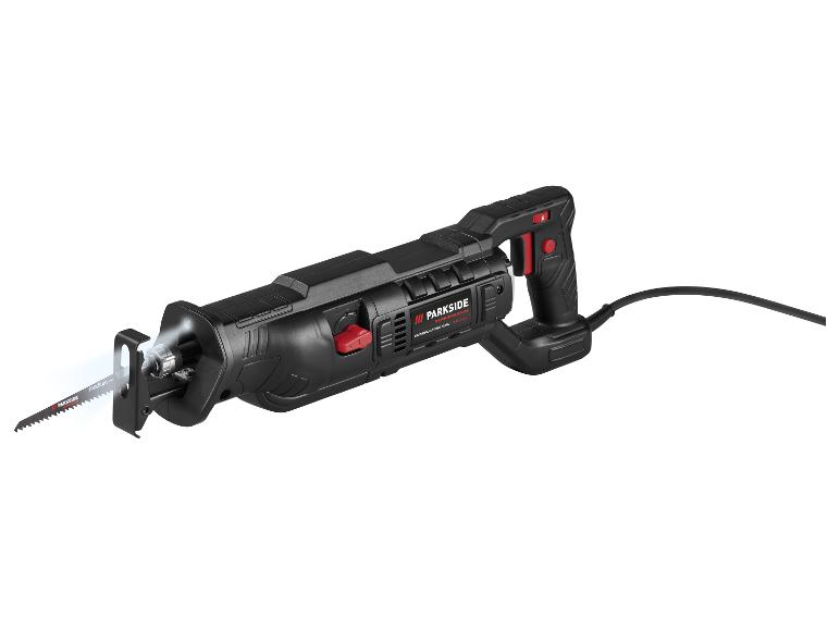Scie sabre Parkside noire avec lame, sur fond blanc