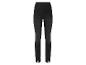 Een paar zwarte skinny jeans voor dames.