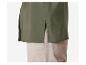 Een groene overhemd met lange mouwen, gecombineerd met een beige broek.