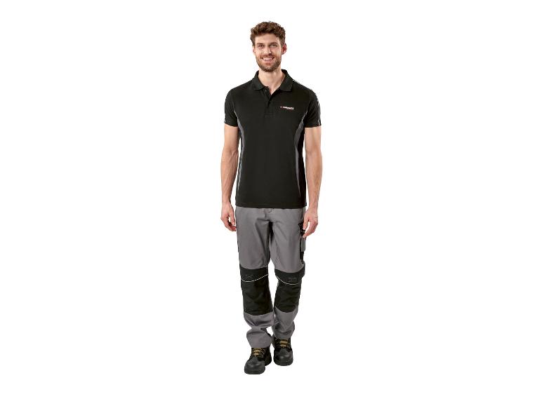 Vêtements de travail Parkside : polo noir et pantalon gris.