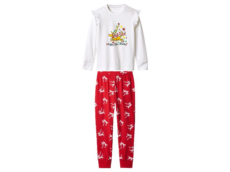 Witte en rode pyjama met rendierprint en de tekst „Follow Your Dreams”.