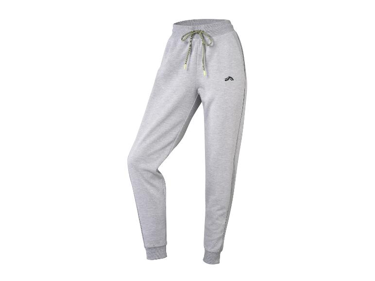 Grijze trainingsbroek met een klein logo.