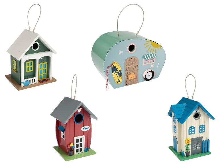 Vogelhuisjes in diverse stijlen, waaronder een huis, een camper en een schuur.