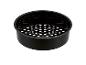 Zwarte, ronde airfryer mand met geperforeerde bodem