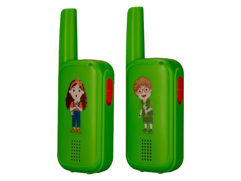 Twee groene speelgoed walkie-talkies met kindertekeningen