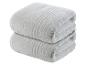 Twee witte badhanddoeken gevouwen