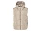 Een beige gewatteerde vest met capuchon