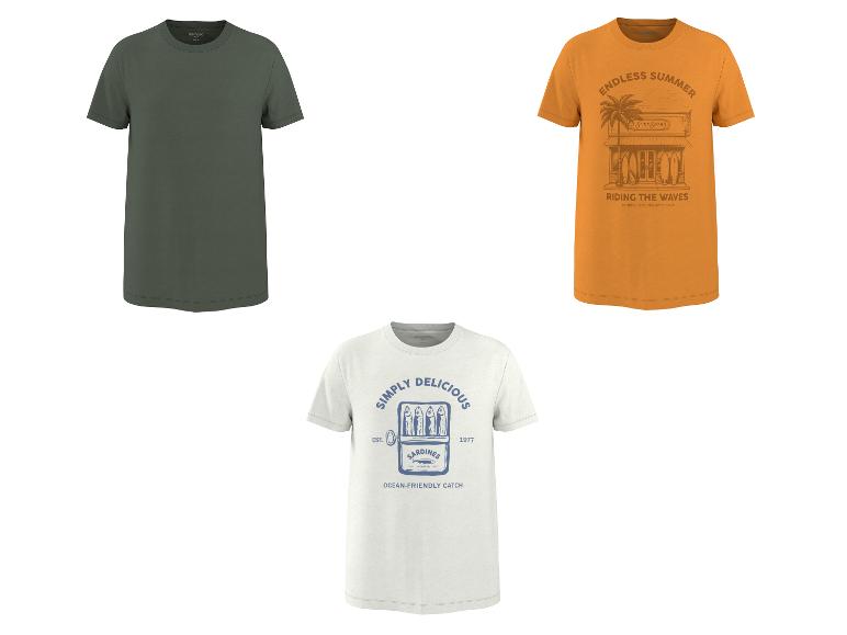 T-shirts à manches courtes : un vert uni, un orange avec un imprimé surf et un blanc avec un imprimé sardines.