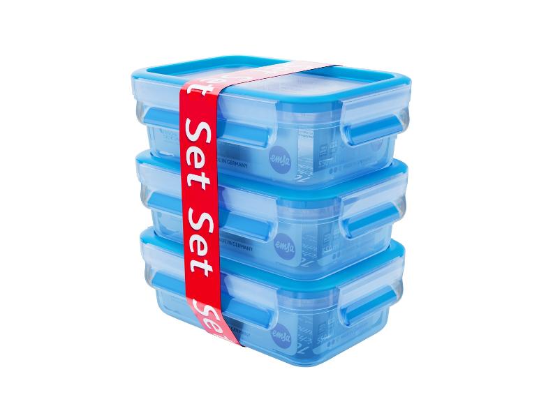 Drie gestapelde blauwe voedselcontainers met een rode band met de tekst 'Set'.