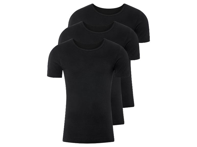 Trois t-shirts noirs à manches courtes.