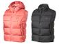 Deux gilets matelassés, un rose et un noir, de la marque Explorer.