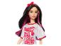 Barbie pop met roze strepen en een rood shirt met de tekst 'Twist Up the Volume'.