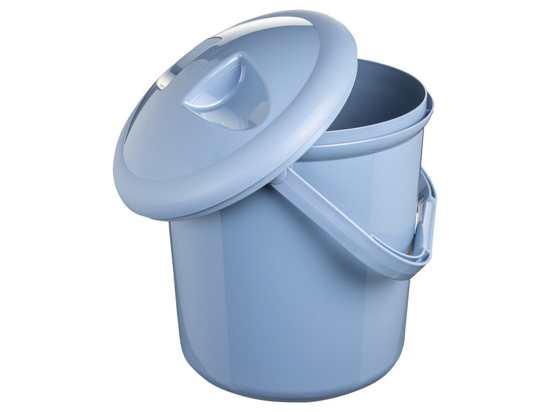 Un seau en plastique bleu clair avec un couvercle.