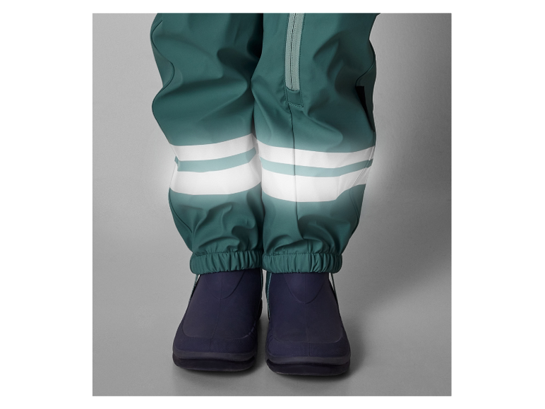 Waterdichte broek voor kinderen met reflecterende details.