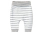 Pantalon de bébé rayé gris et blanc.