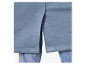 Détail du bas d'un manteau en daim bleu clair.