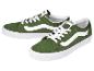 Groene suède en canvas sneakers met witte veters en zolen