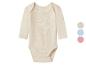 Body bébé à manches longues beige avec boutons-pression, présenté avec les options de couleur beige, bleu et rose.