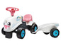 Een witte Rainbow Farm tractor met aanhanger voor kinderen.