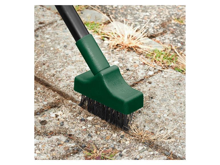Onkruidborstel met lange steel, verwijdert onkruid tussen bestrating.