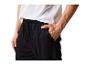 Zwarte broek en wit t-shirt voor heren.