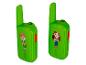 Twee groene speelgoed walkie-talkies met illustraties van een jongen en een meisje.