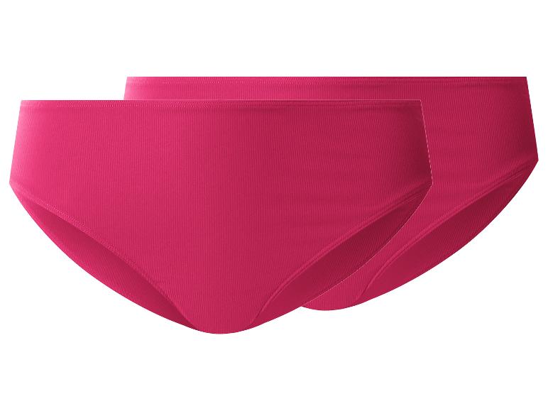 Deux culottes roses pour femmes en tissu côtelé