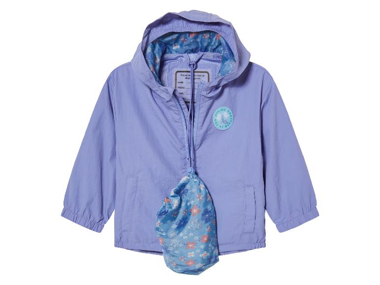 Veste imperméable violette avec capuche et une petite poche avec un imprimé floral.