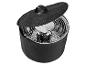 Grill portable dans un sac de transport noir avec couvercle ouvert.