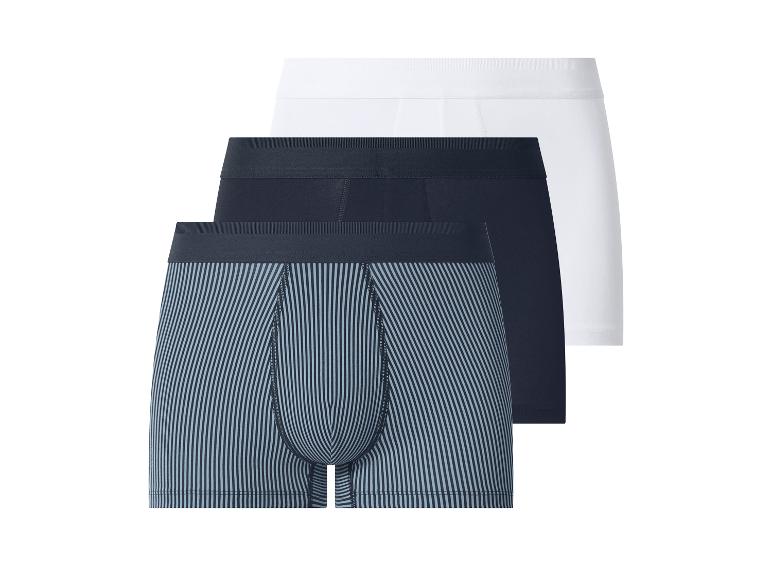 Drie herenboxershorts: één wit, één donkerblauw en één gestreept.