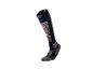 Une seule chaussette de ski bleu foncé et rose avec des détails gris.