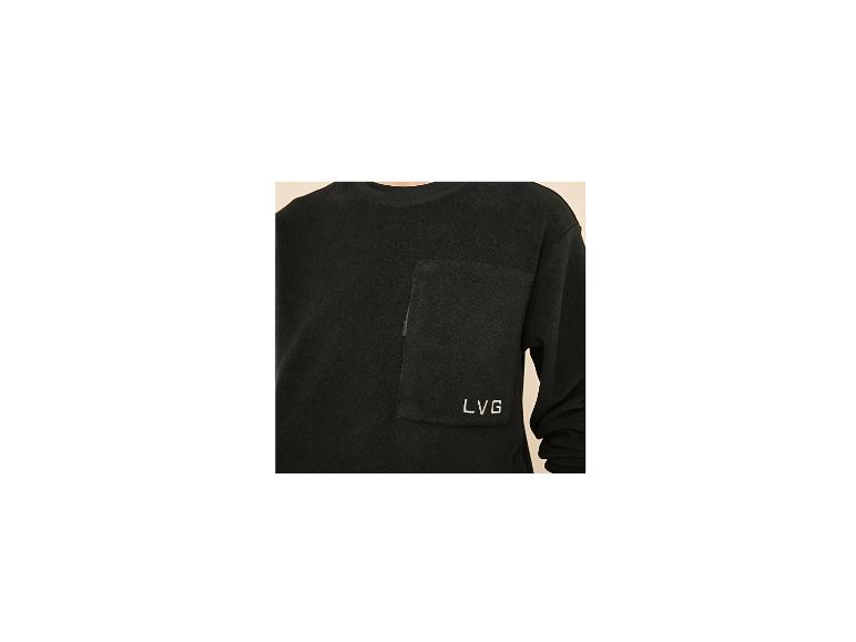 Zwarte trui met LVG-logo en een zak.