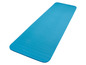 Een blauwe yogamat voor oefeningen.
