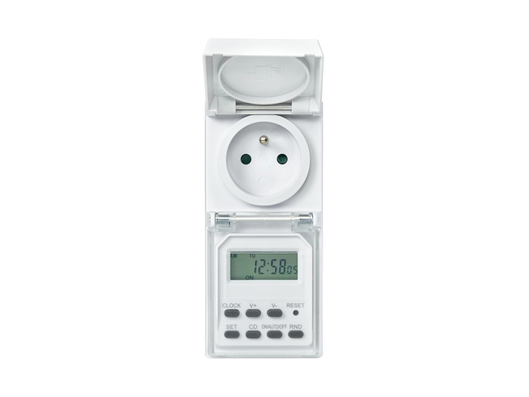 Een witte stopcontacttimer met digitaal display.