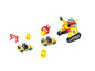 Des voitures jouets jaunes, une grue jaune et des accessoires.