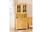 Een houten dressoir met glazen deuren en een lade.
